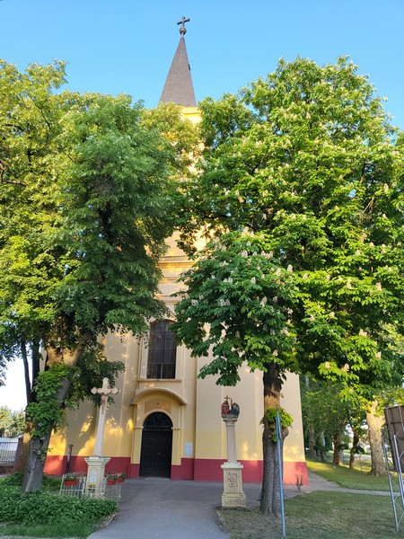 RIMOKATOLIČKA CRKVA SVETOG PETRA I PAVLA - Bački Monoštor