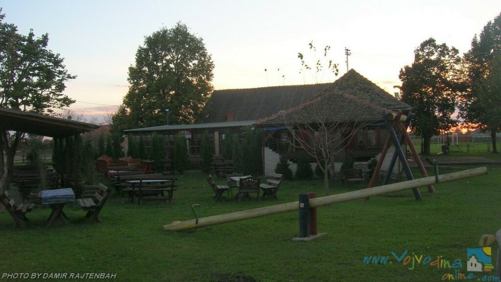 RESTORAN “100 TOPOLA” – Crepaja