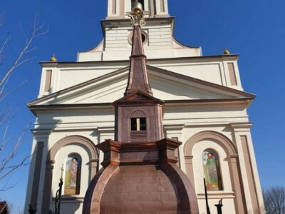 ХРАМ РУМУНСКЕ ПРАВОСЛАВНЕ ЦРКВЕ ПОСВЕЋЕН СИЛАСКУ СВЕТОГА ДУХА - Владимировац