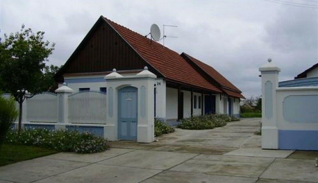 GALERIJA ''URBANČEK'' - Bački Petrovac