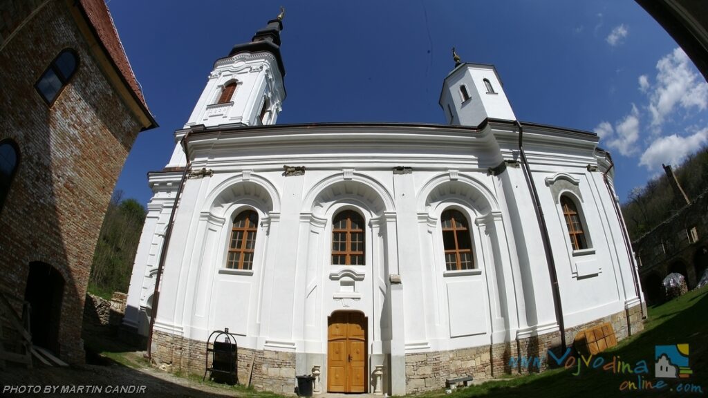 MANASTIR KUVEŽDIN – Divoš