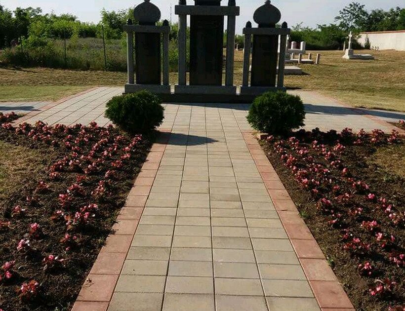 СПОМЕНИК РУСКОЈ ЕМИГРАЦИЈИ -  Кикинда