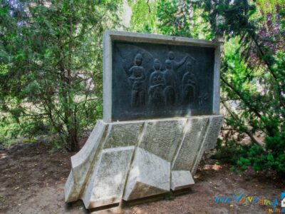 СПОМЕНИК XИИИ ВОЈВОЂАНСКОЈ БРИГАДИ – Кикинда