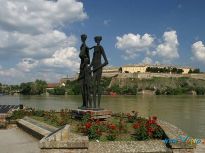 SPOMENIK ŽRTVAMA RACIJE - Novi Sad